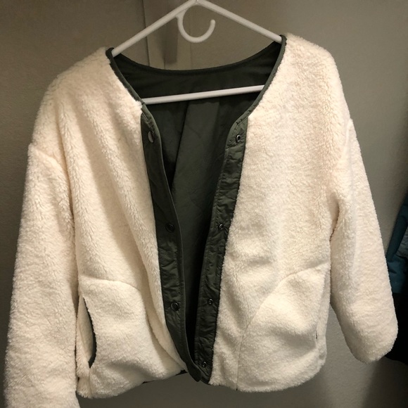 Reversible Uniqlo Green & Faux Teddy Puffy Jacket - Picture 5 of 9